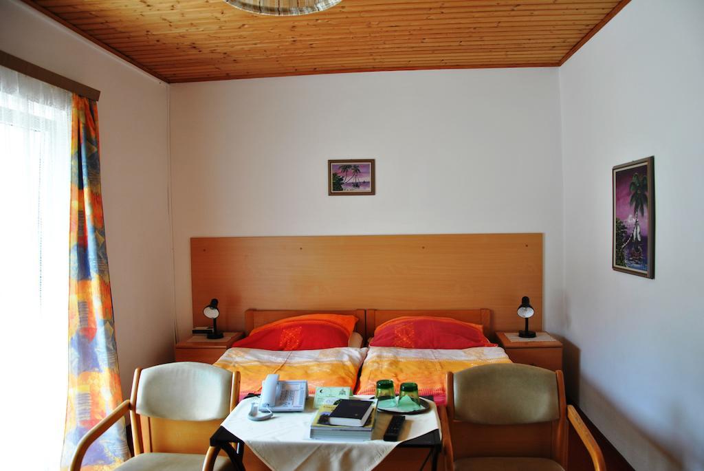 Gasthof Und Pension Haunschmid Rechberg Room photo